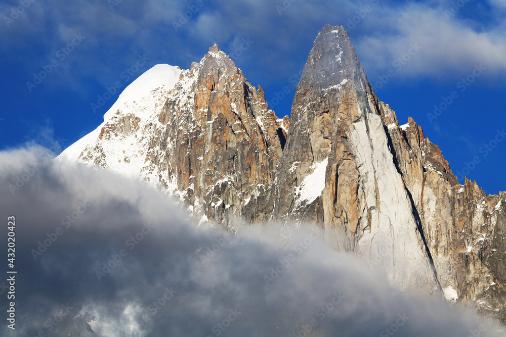 Φωτογραφία Scenic sunset view of Aiguille Verte et Les Drus, Haute Savoie, France