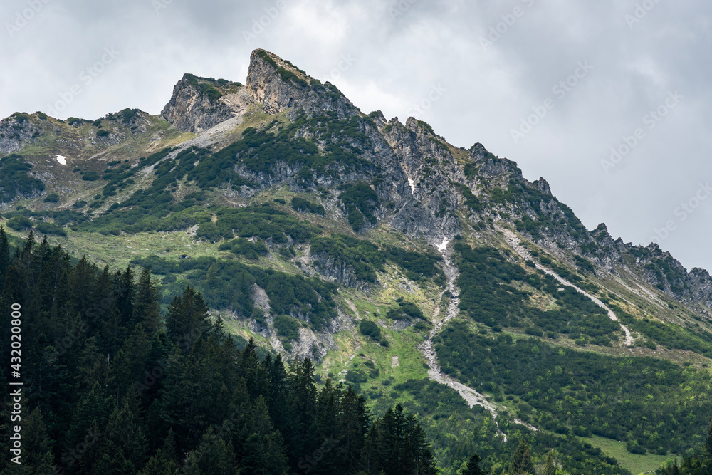 Obraz premium mountains in the mountains