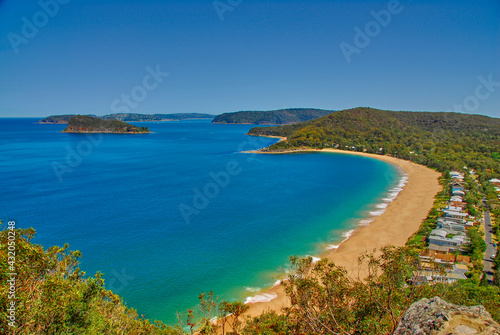 Fototapeta Naklejka Na Ścianę i Meble -  Beautiful Pearl Beach And Broken Bay are seen from the view at Mount Ettalong lookout above the New South Wale's coastal town of Pearl Beach in Australia.