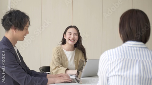 Wallpaper Mural オフィスでミーティングをする人々 Torontodigital.ca