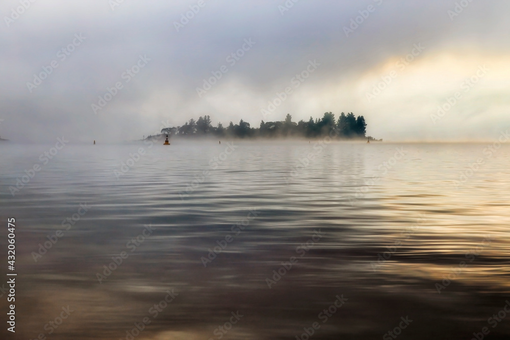 Fototapeta premium SM Jindabyne lake rise cub island.