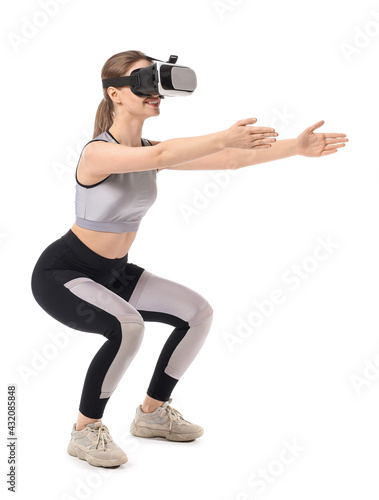 Sporty young woman with vir...