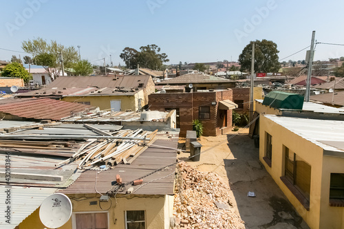 Εκτύπωση καμβά High Angle rooftop view of low income houses in Alexandra township Johannesburg