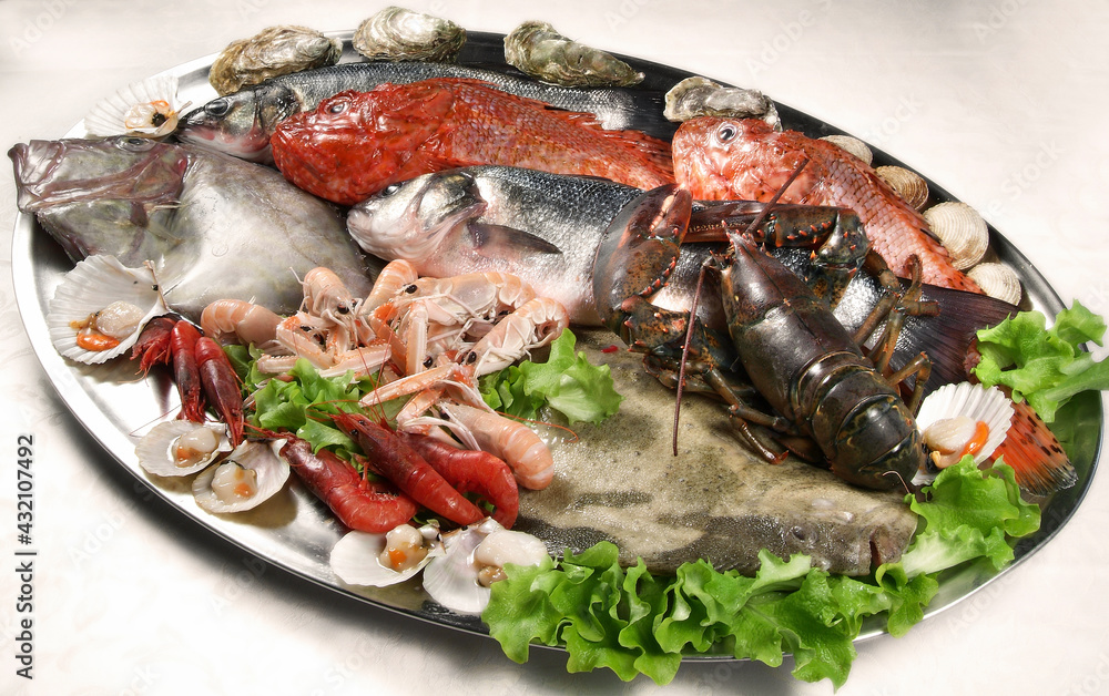 Tray of fish and shellfish 