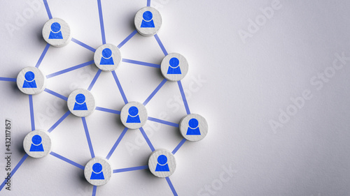 Soziales Netzwerk mit vielen Verbindungen zwischen Personen