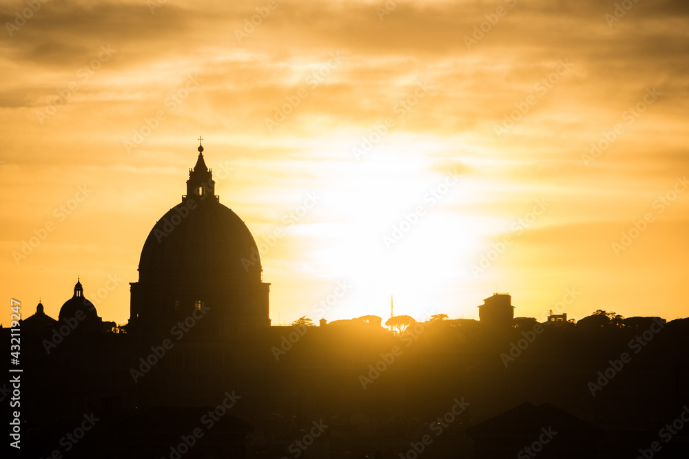 Puesta de sol en Basilica de San Pedro, Vaticano, 