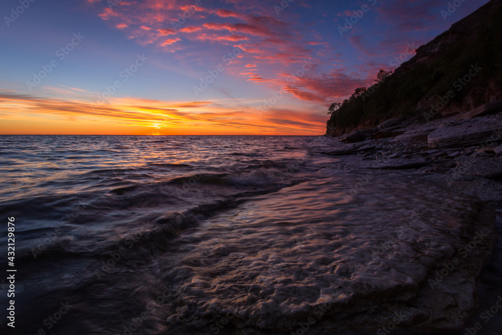 Obraz premium rocky coast of the Pakri Peninsula in Gulf of Finland