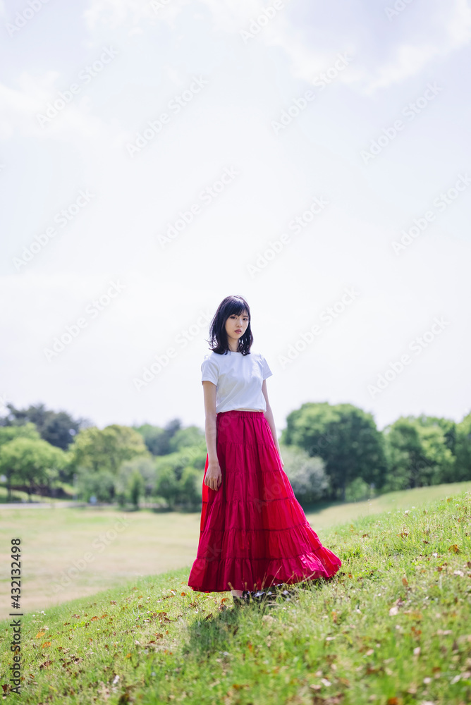 Fototapeta premium 公園の女性
