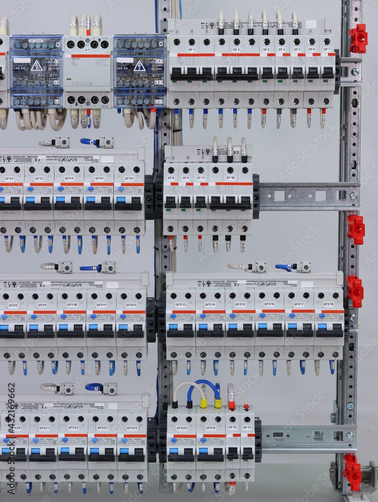 Electrical panel with automatic protection devices and differential automatic protection devices.