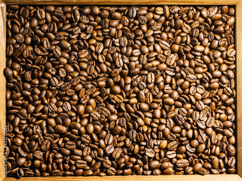 Obraz premium Roasted brown coffee beans frame