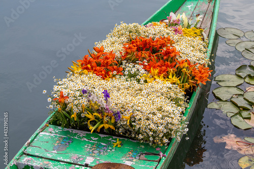 Canvas Print Flowers on boat at floating market in morning, India