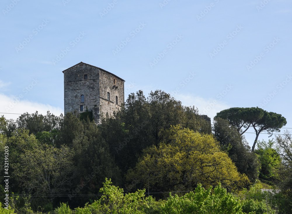 La torre del castello di Montarrenti vicino a Siena