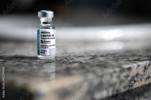 Frasco de vacina COVID-19
