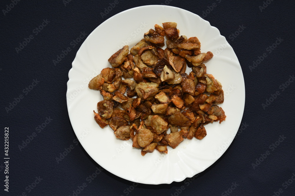 mushrooms fried in oil
mushrooms fried in oil