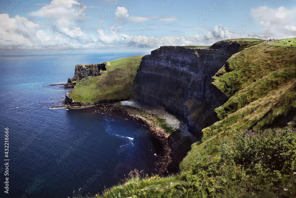 Acántilados de Irlanda, en una mañana de verano.