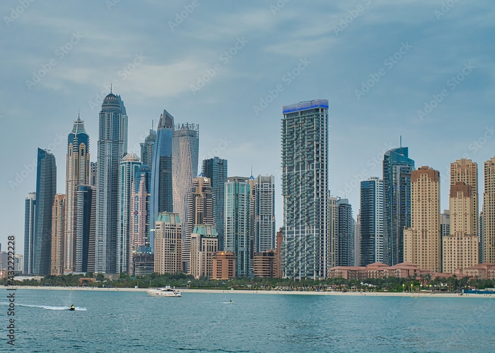 Obraz premium architectural landscape of the coast of the city of Dubai