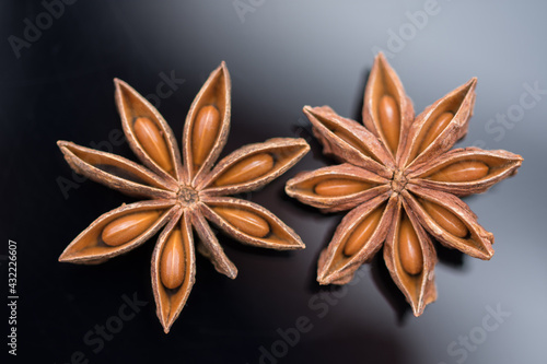 Dried anise stars 