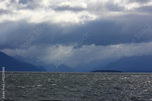 Fjord sortant des brumes © Audrey