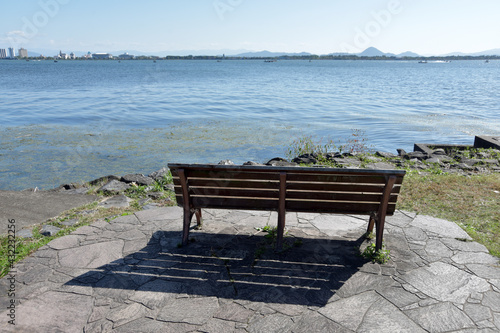 椅子のある風景 滋賀県琵琶湖
