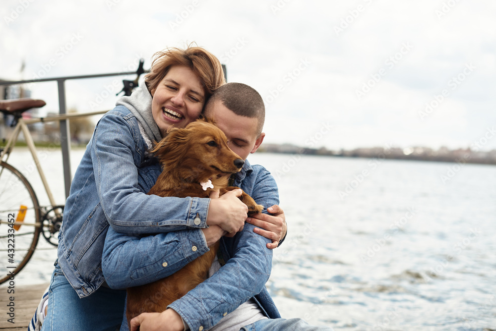 Fototapeta premium Young couple on the lake