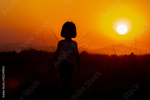 Pôr do Sol visto nesta quinta feira, (06), no final da tarde na cidade de São José dos Campos-SP,. photo