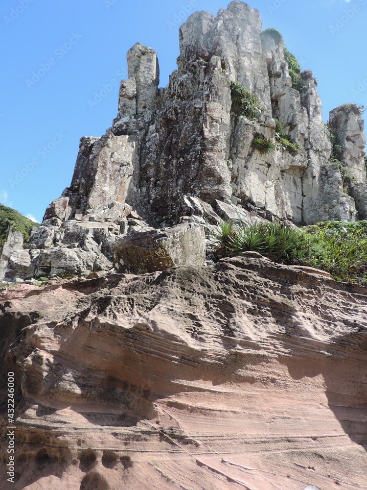 Fototapeta premium Parque da Guarita visto de baixo e possível ver suas torres chamadas de Morro da Guarita.
