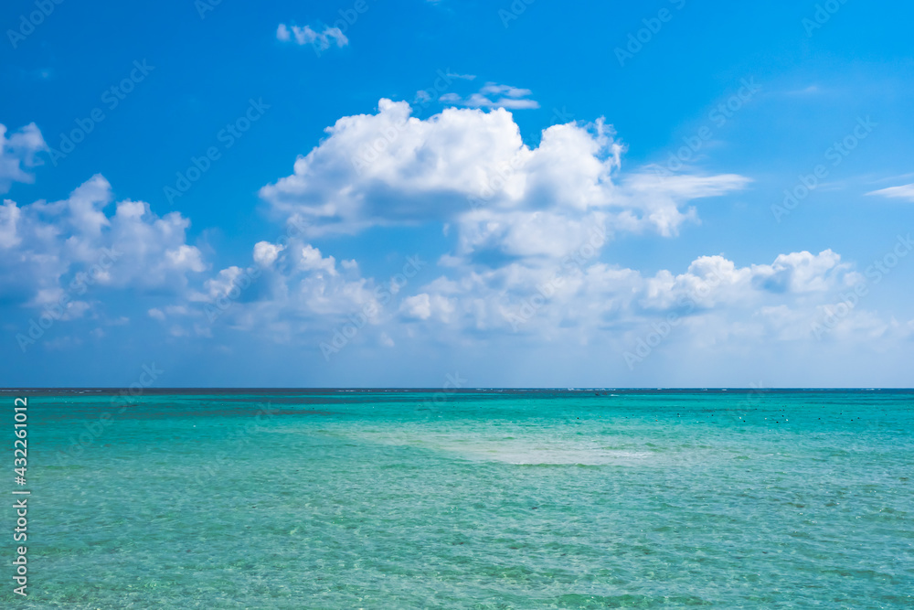 沖縄　宮古諸島　池間島の絶景の海　楽園ビーチ