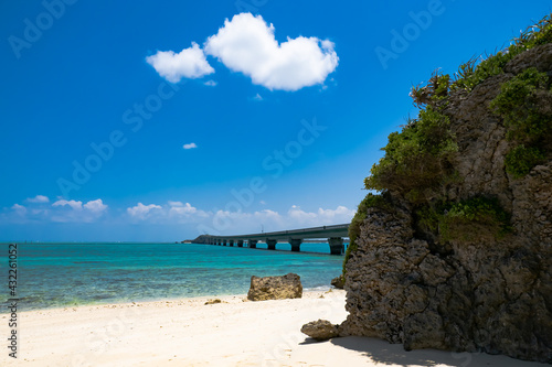 沖縄 宮古諸島 池間大橋と池間島の絶景の海 楽園ビーチ