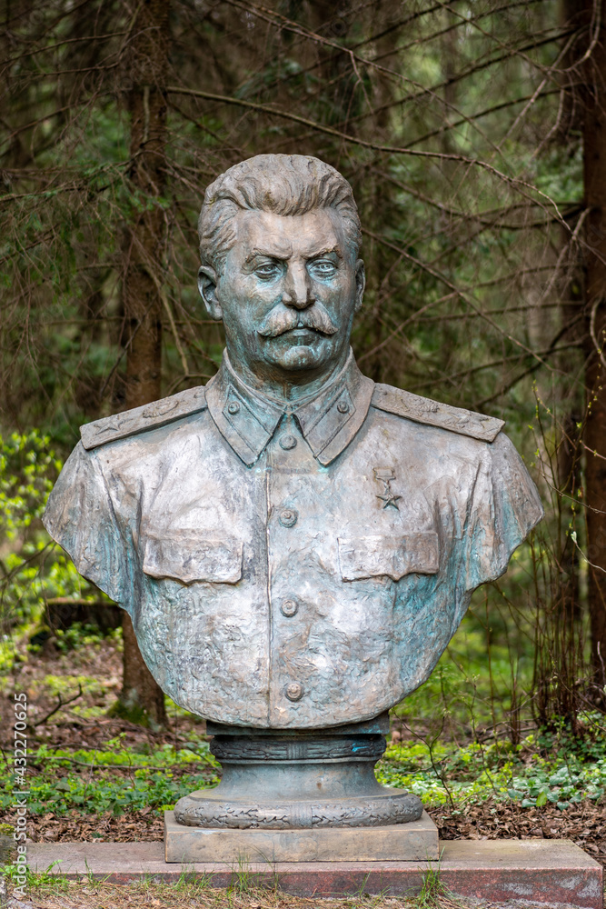 Fototapeta premium Druskininkai, Lithuania - May 1 2021: Stalin bronze sculpture bust, Russian revolutionary, politician, and political theorist, General Secretary of the Communist Party of the Soviet Union, vertical