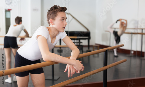 Young dancer looks at the dancing woman choreographer High quality photo