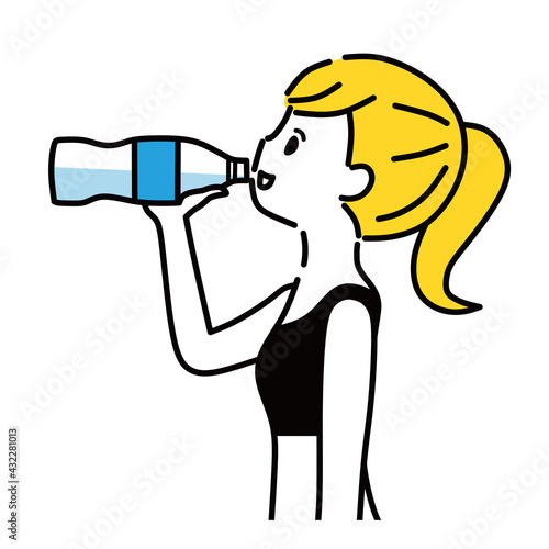 水を飲む女性　ペットボトル