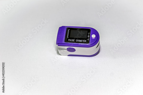 Pulse oximeter instrument used to check oxygen level .