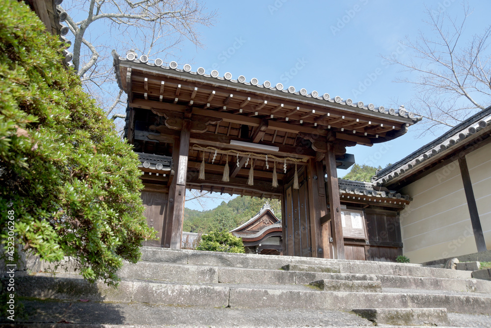 秋の毘沙門堂　薬医門　京都市山科区