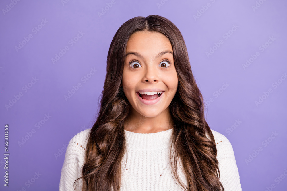 Obraz premium Portrait of young happy shocked amazed surprised smiling excited girl staring in camera isolated on purple color background