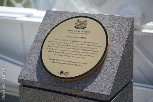 Cavenagh Bridge, singapore