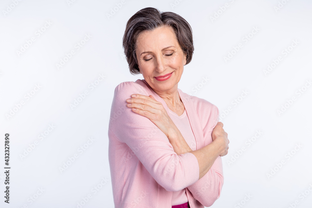 Obraz premium Photo of aged woman happy positive smile hug cuddle herself comfort cozy dream isolated over grey color background
