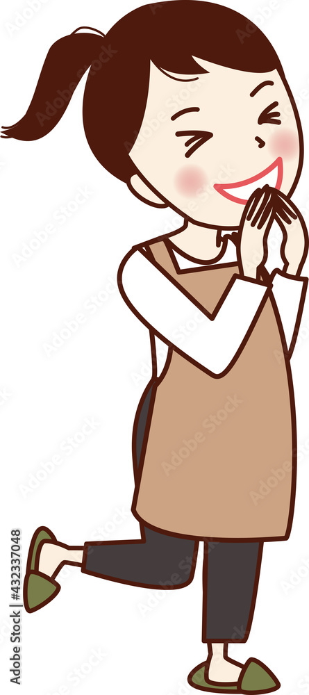 口に手をあてて笑顔で話している女性。	