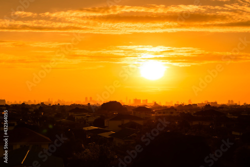 Canvas Print silhouette of a golden sunset in bangkok