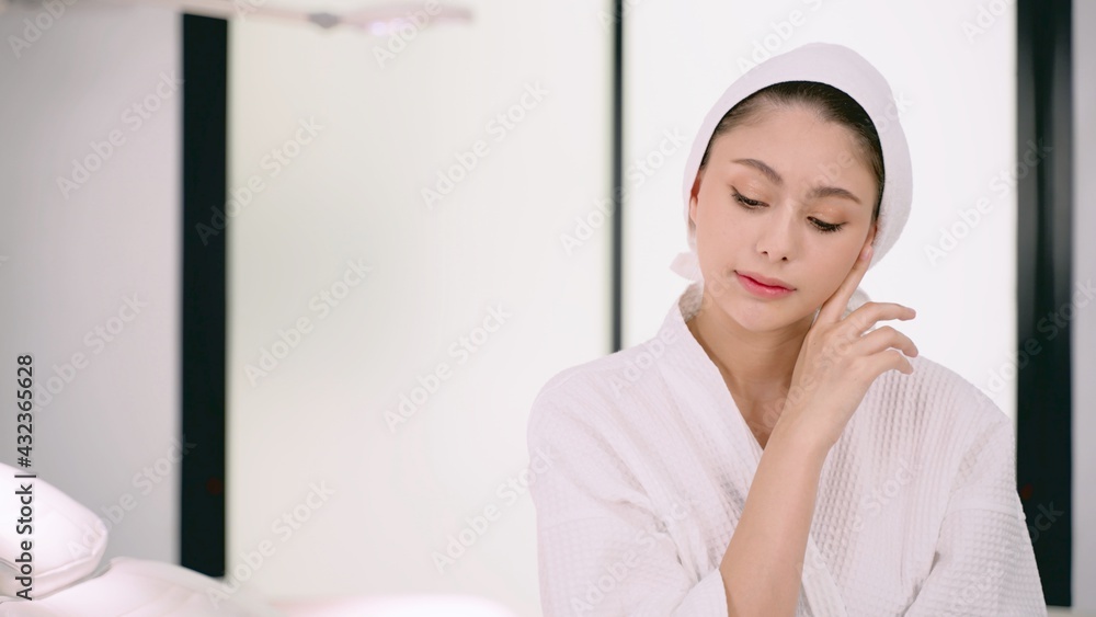 Close Up of Pretty Asian Woman Gently Rubbing Face With Anti Aging Balsam Cream, Skin Care Cosmetic and Beauty Concept. Cosmetology concept video at studio background, touching neck, spa concept Close Up of Pretty Asian Woman Gently Rubbing Face With Anti Aging Balsam Cream, Skin Care Cosmetic and Beauty Concept. Cosmetology concept video at studio background, touching neck, spa concept