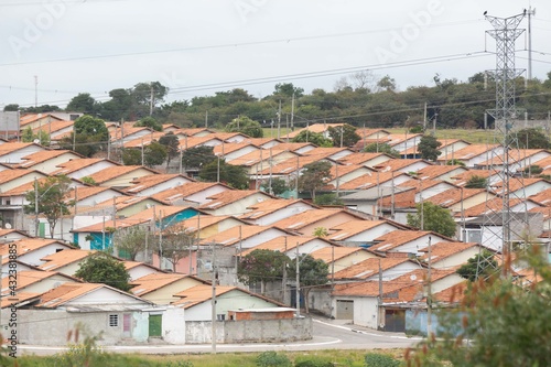 Programa Casa Verde e Amarela para municípios no país, Governo Federal pretende iniciar o processo de regularização de mais de 100 mil imóveis até o fim de 2021.  photo