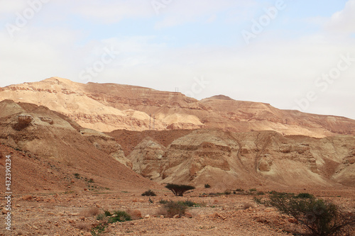 israel desert sand wasteland badlands barrens landscape © Ampalyze