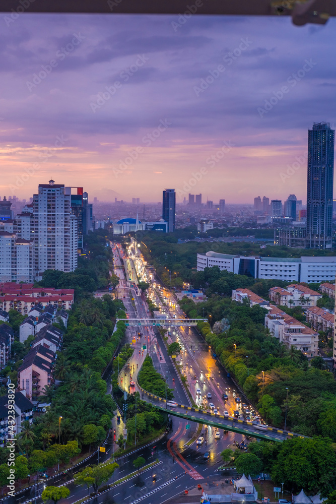 Obraz premium Beautiful Scenery of Jakarta Skyline from Kemayoran during sunrise and daylight