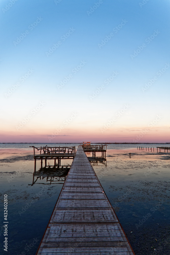 Obraz premium Pontoon at sunset on the Etang de Thau, south of France