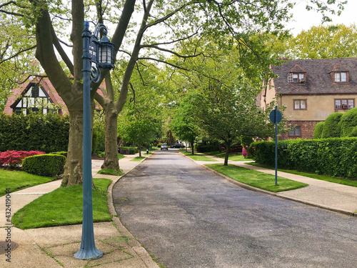 Photography Forest Hills Garden is a lined private community with numerous Tudor houses