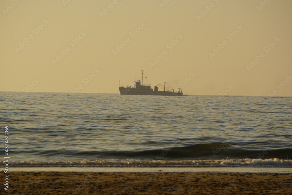 Fototapeta premium ship in the sea