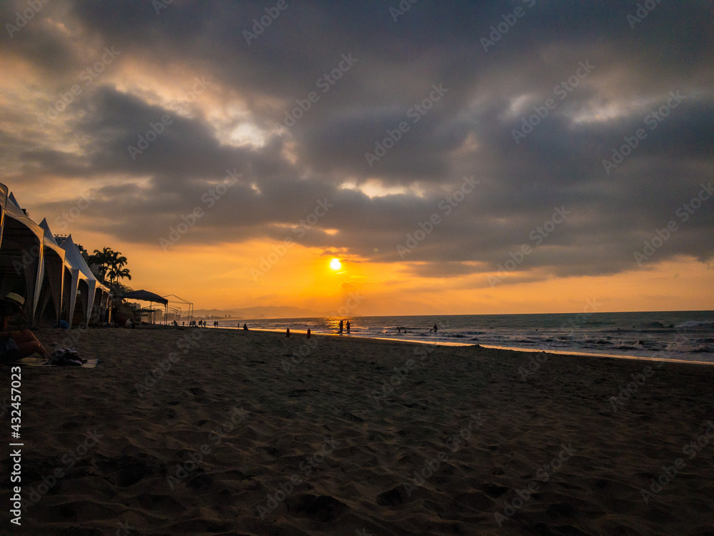 Obraz premium sunset on the beach