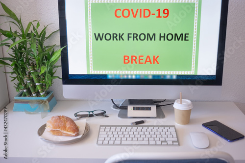 Coronavirus. With the covid-19 pandemic, work from home has increased. It's time for a break. With the vaccination of the population the contagion is reduced and this work system will decrease photo