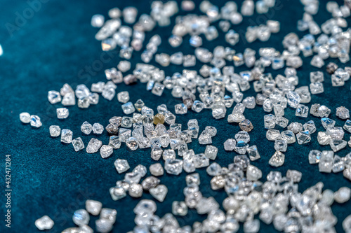 Lots of cut and rough diamonds lie on the green velvet.