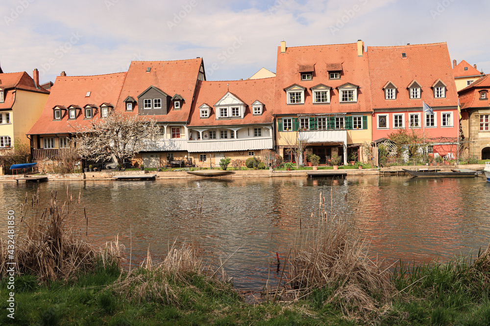 Obraz premium Romantisches Bamberg; Blick über die Rednitz auf die Häuser von 