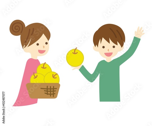 梨を持ってよろこぶ子供